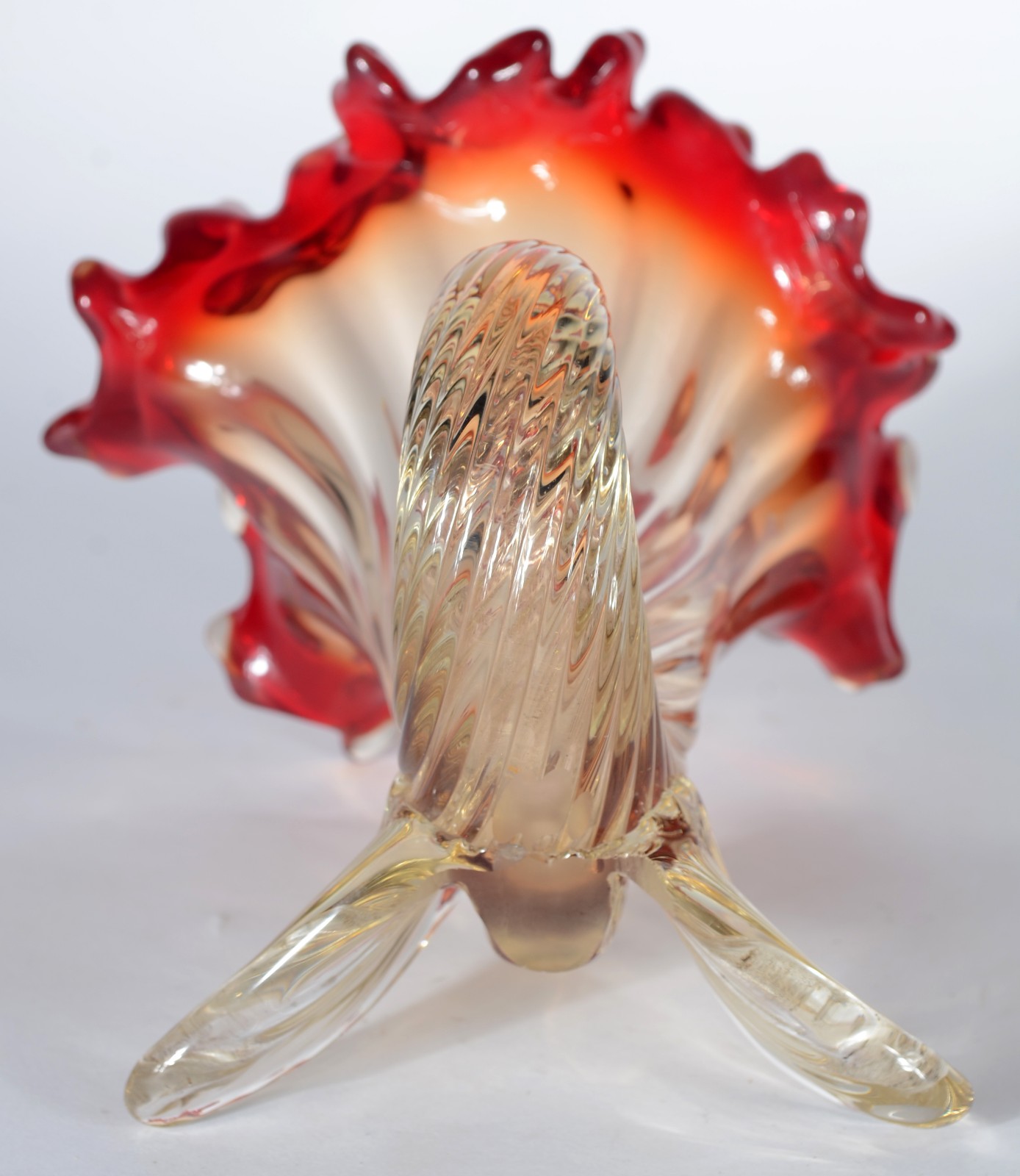 Duas peças de vidro decorativo, sendo: cornucópia em degradê e... - foto 6 de 9