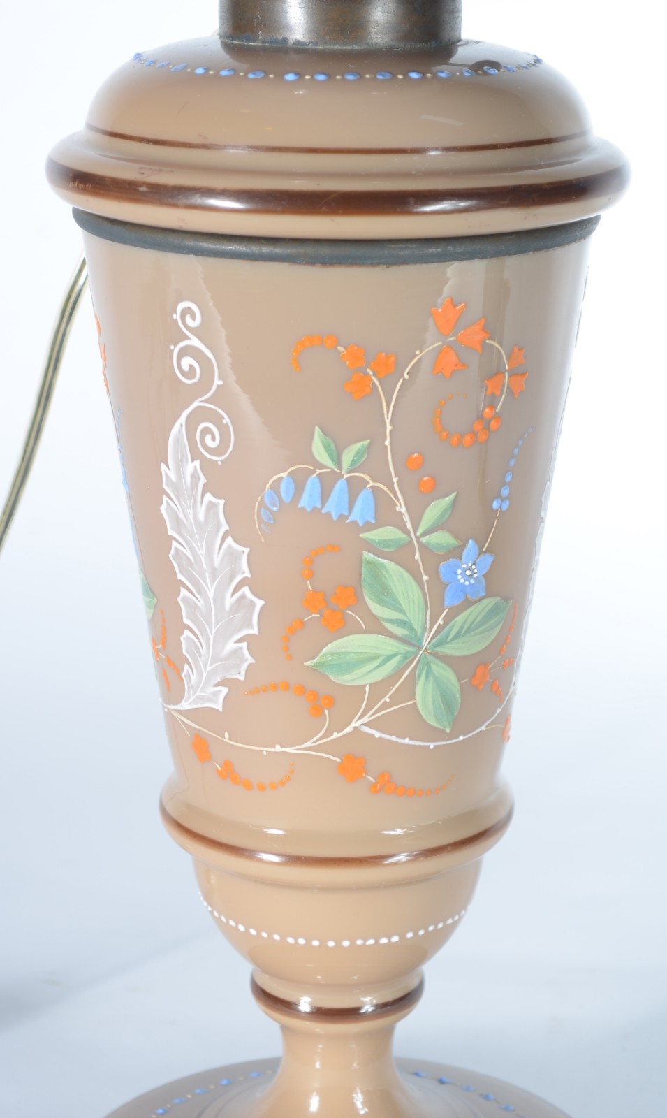 Abatjour de opalina na cor "café com leite" decorado com flores... - foto 2 de 7