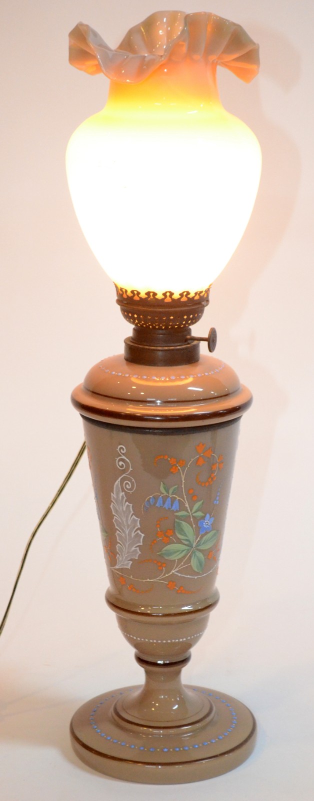 Abatjour de opalina na cor "café com leite" decorado com flores... - foto 7 de 7