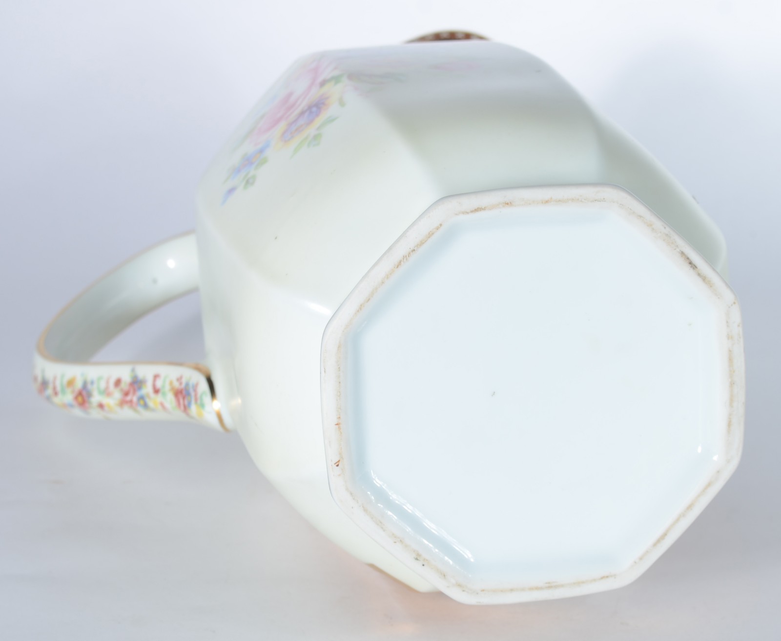 Jarra de porcelana feitio oitavado decorado com figuras em policromia... - foto 6 de 6