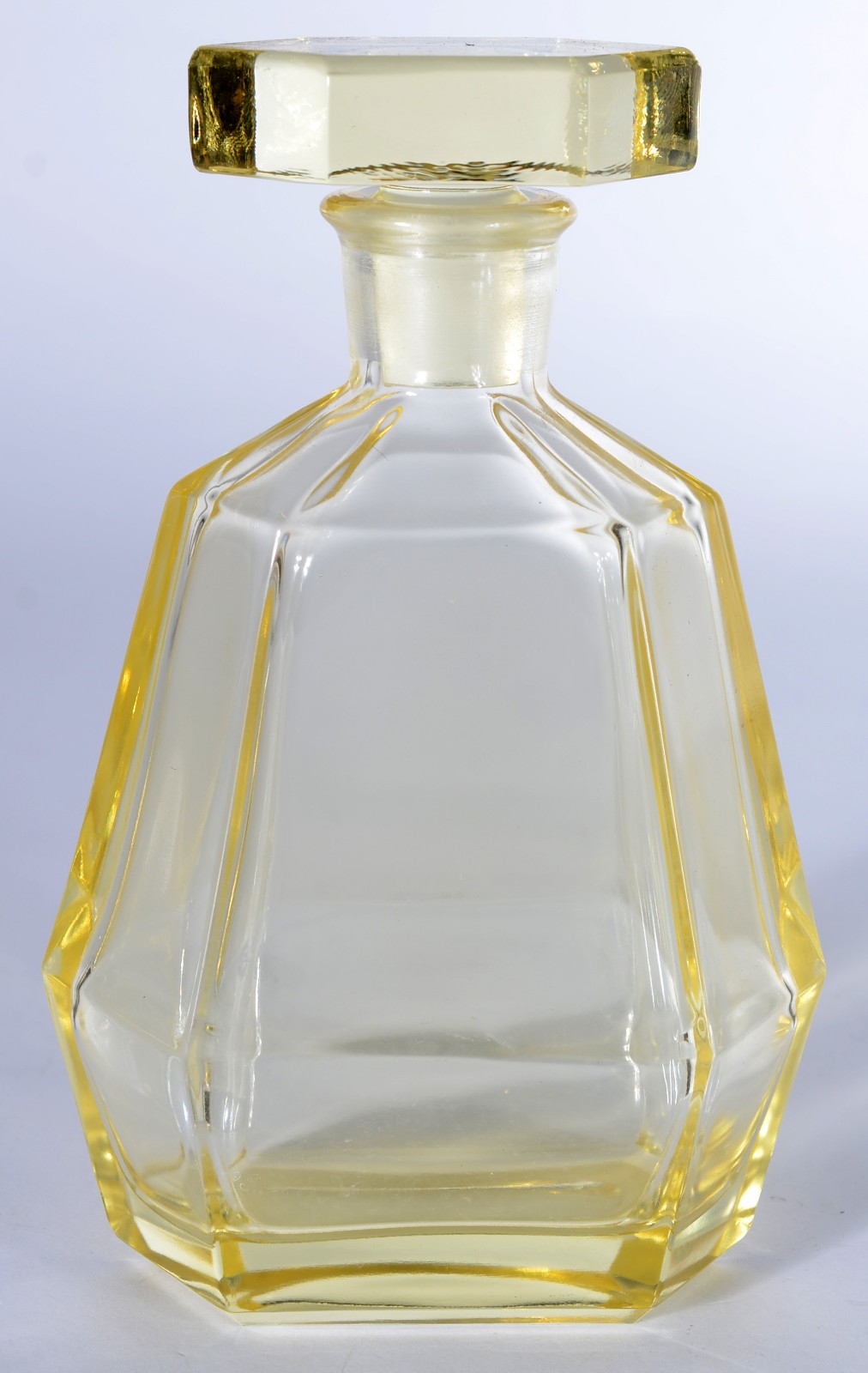 Conjunto de licoreira com 6 copinhos e presentoir de cristal amarelo. - foto 3 de 6
