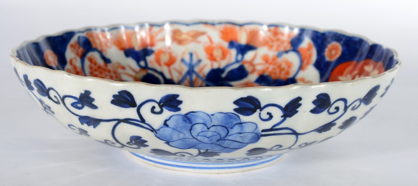 Quatro peças diversas de porcelana Imari, sendo: 3 saleiros e bowl. - foto 4 de 6