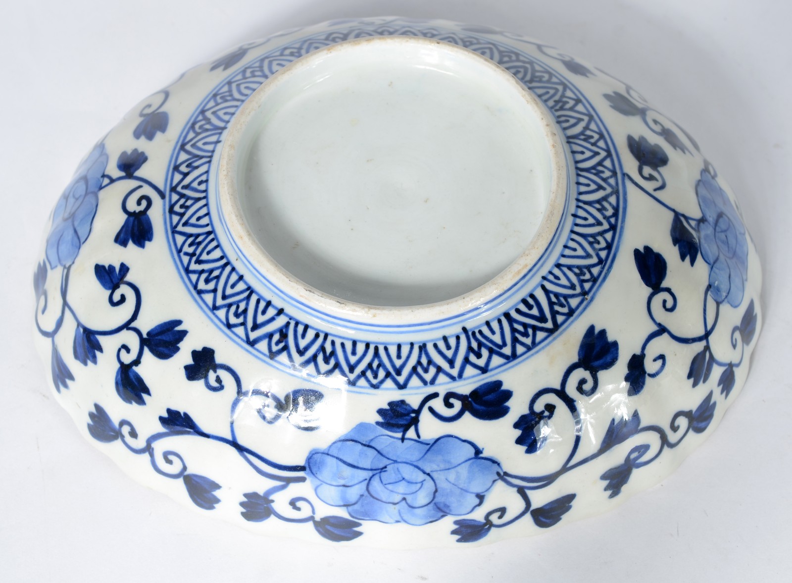 Quatro peças diversas de porcelana Imari, sendo: 3 saleiros e bowl. - foto 6 de 6