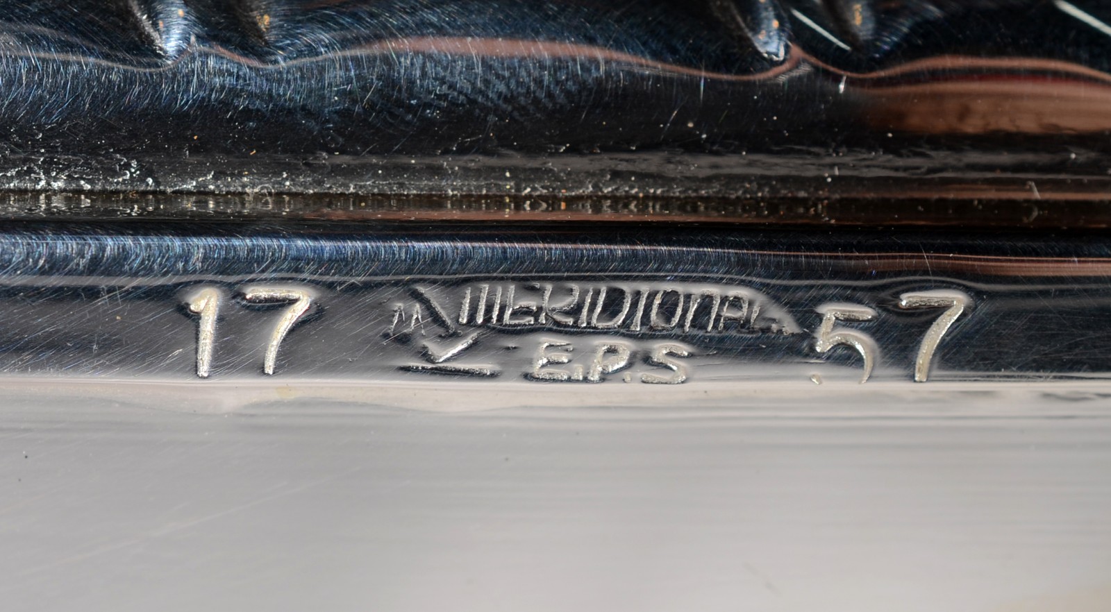 Diversas peças de metal prateado, sendo: porta talheres e 2 caixas... - foto 6 de 6