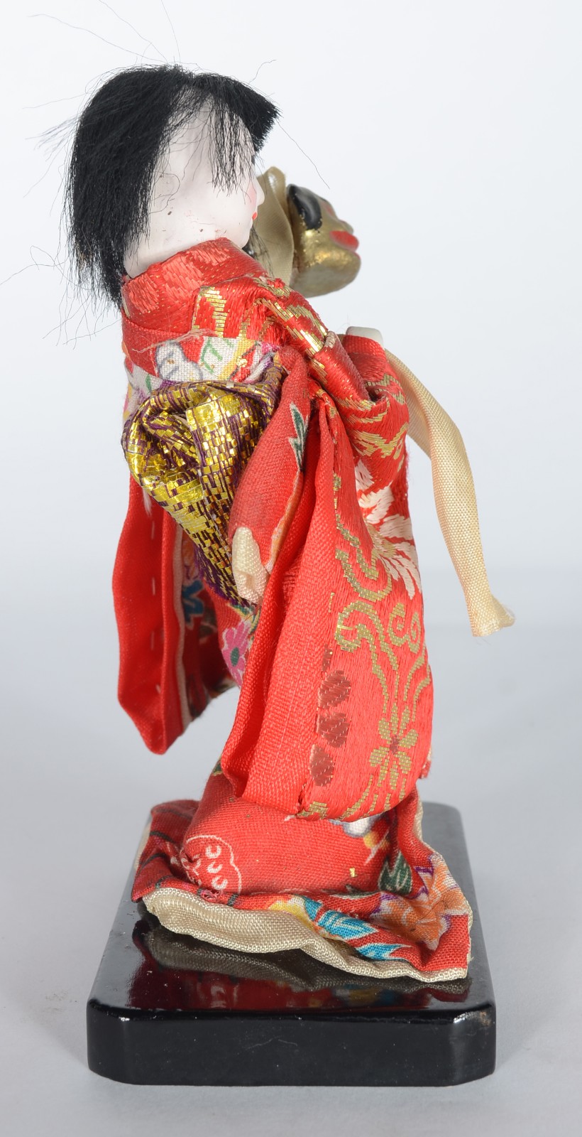 Antiga e incomum boneca japonesa, porcelanizada, dançando com uma... - foto 3 de 6