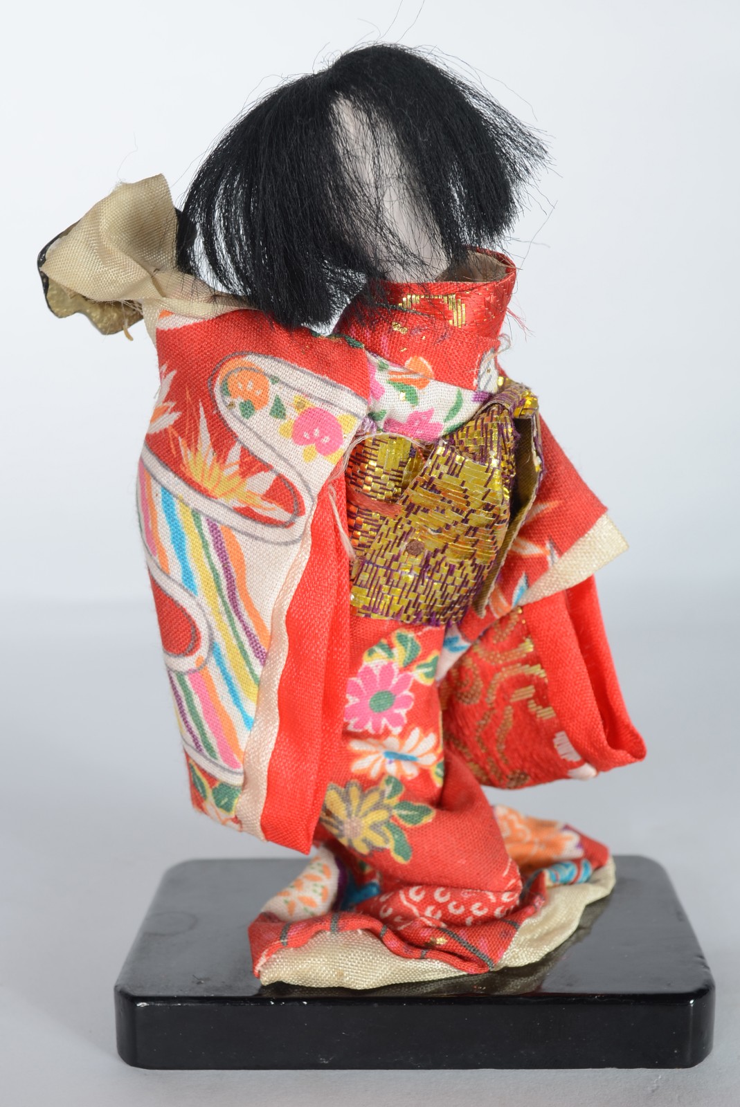Antiga e incomum boneca japonesa, porcelanizada, dançando com uma... - foto 4 de 6