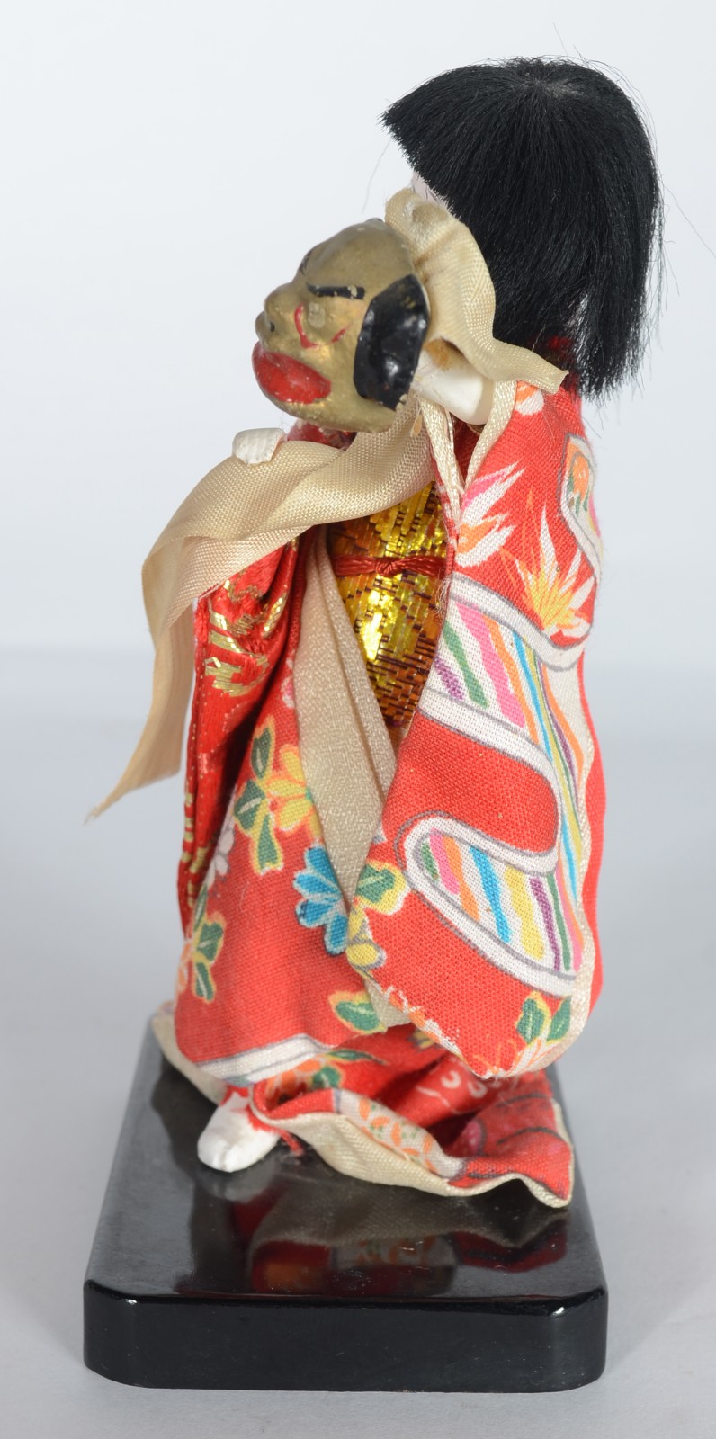 Antiga e incomum boneca japonesa, porcelanizada, dançando com uma... - foto 5 de 6