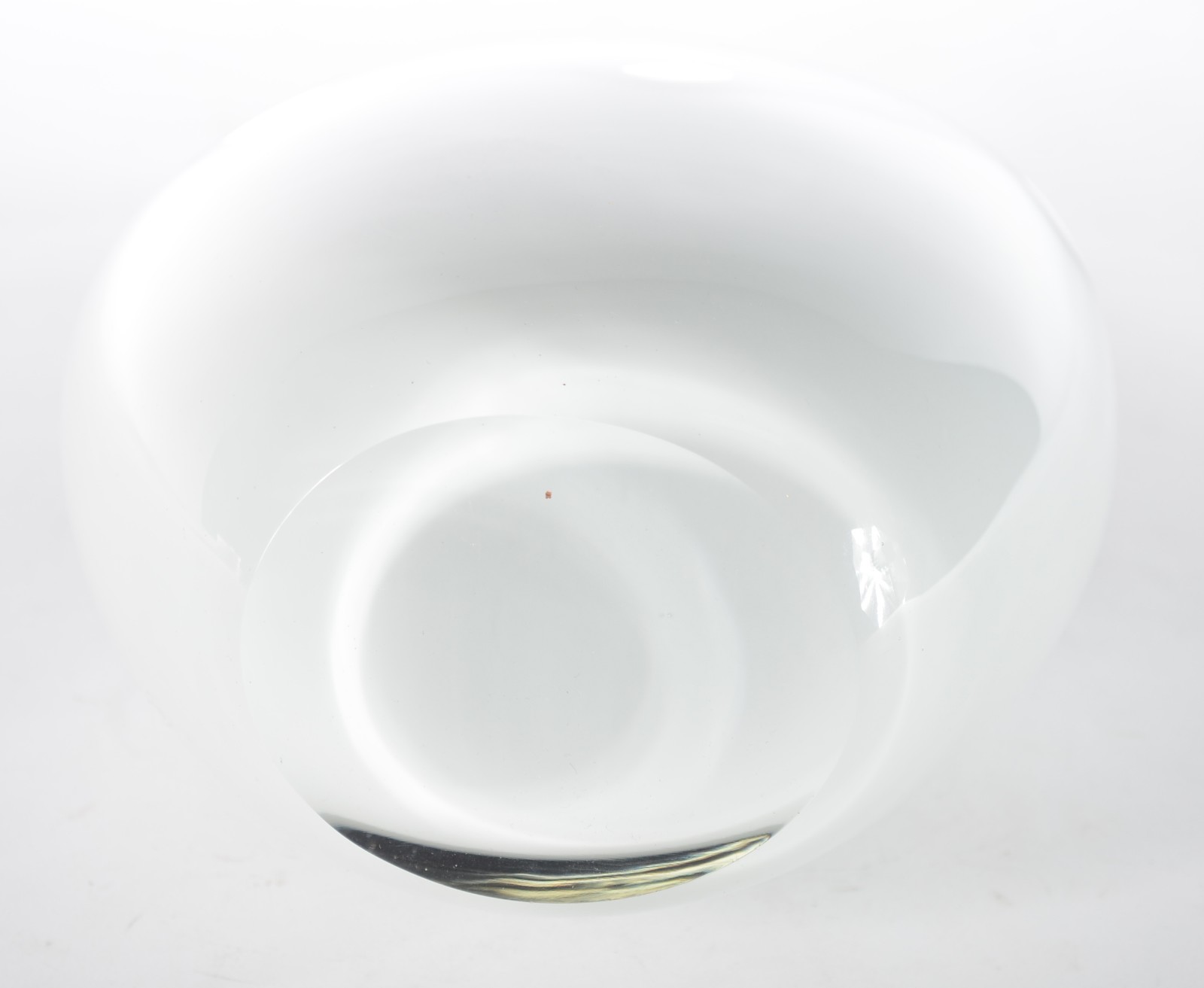 Vaso de vidro decorativo nas cores preto e branco. - foto 5 de 5