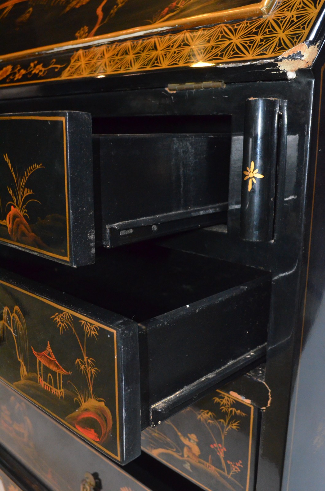 Cômoda escrivaninha em lacca com "chinoiserie", parte inferior com... - foto 7 de 11