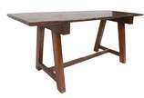 Mesa de fazenda em madeira rústica, dita "de ca... - Mesa de fazenda em madeira rústica, dita "de cavalete", tampo liso apoiado em travessões laterais retos. Pernas inclinadas e reforçadas por amar...