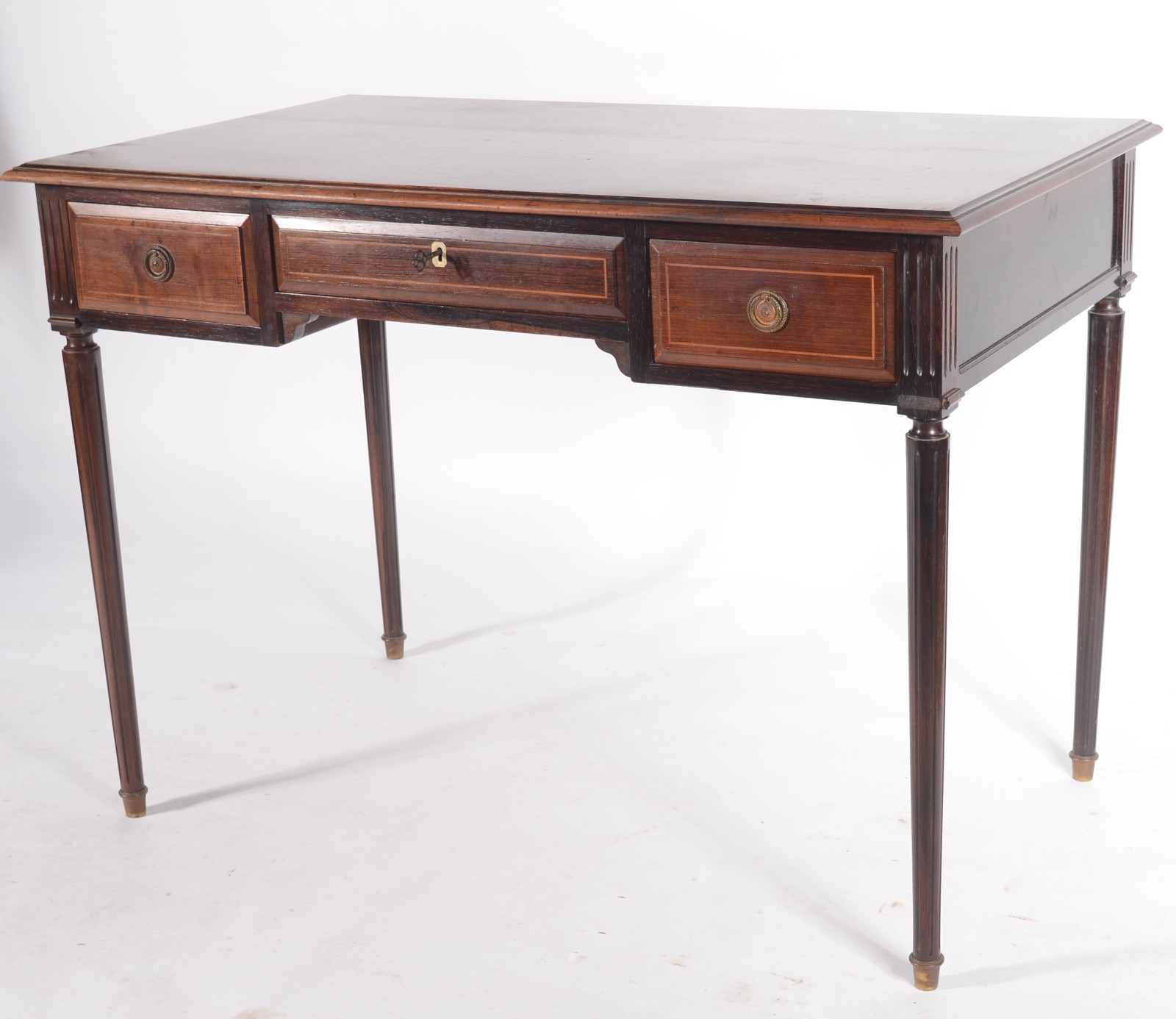 Mesa de escritório de jacarandá, tampo retangular com tres gavetas... - foto 1 de 5