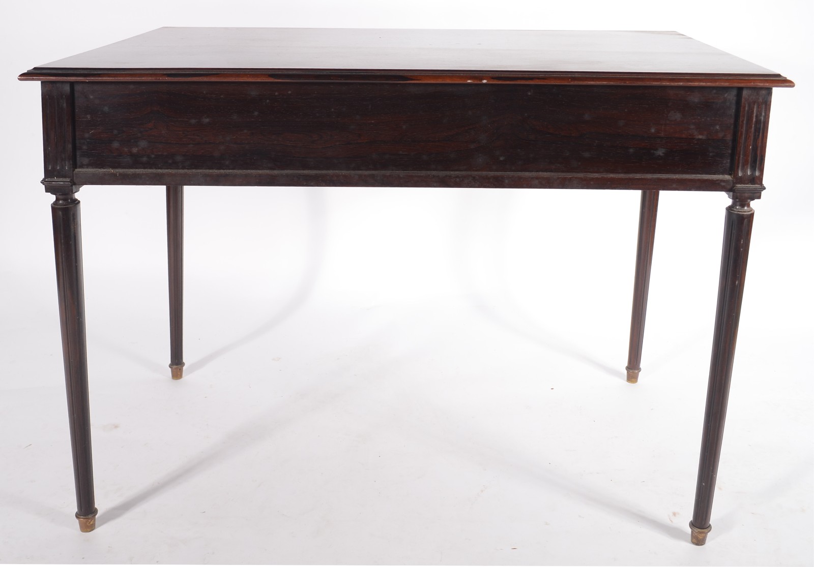 Mesa de escritório de jacarandá, tampo retangular com tres gavetas... - foto 4 de 5