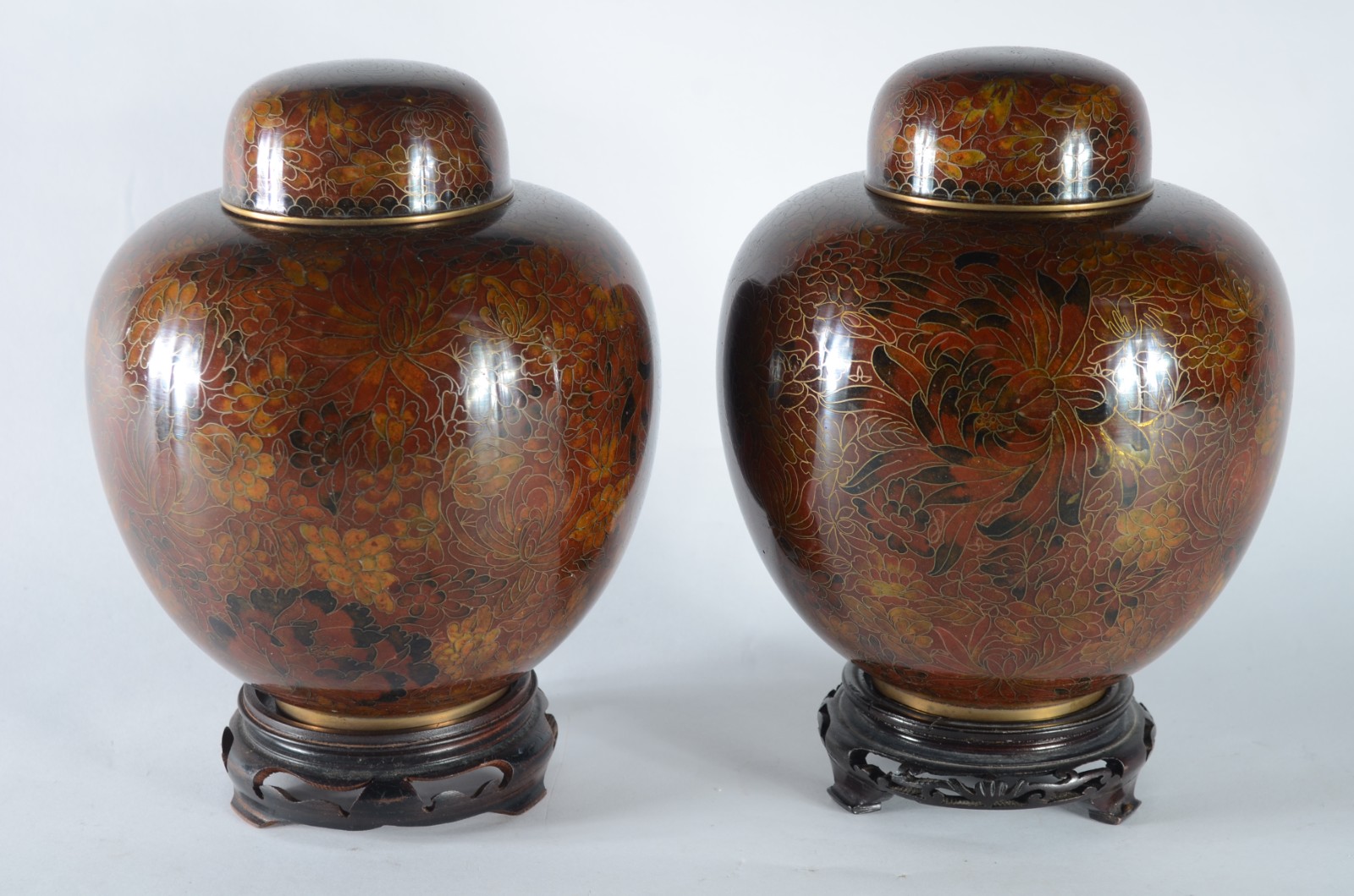 Par de potiches de cloisoné chines, decoração floral sobre fundo... - foto 1 de 8