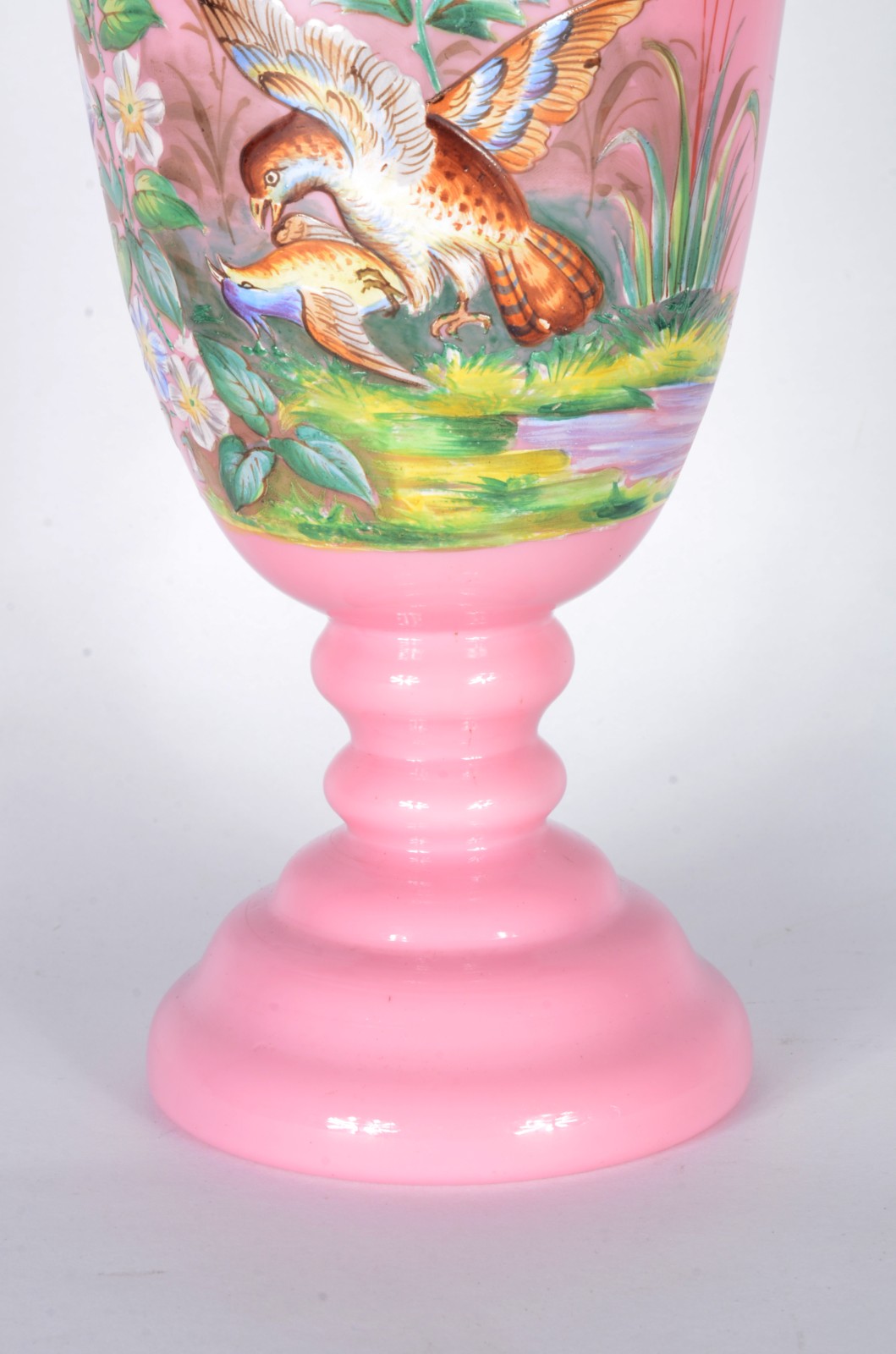Vaso de opalina rosa com pássaros em policromia. - foto 3 de 6