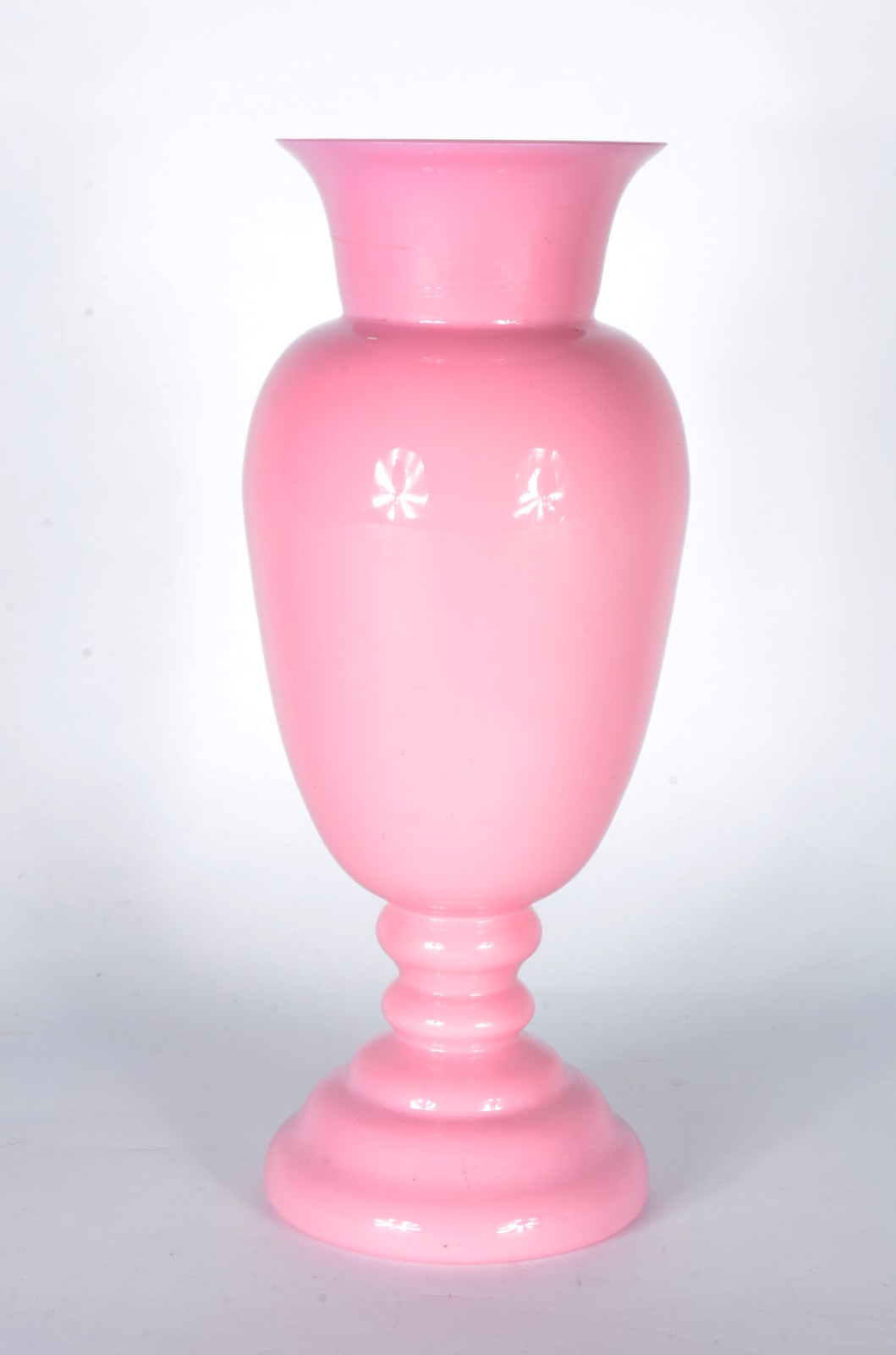 Vaso de opalina rosa com pássaros em policromia. - foto 4 de 6