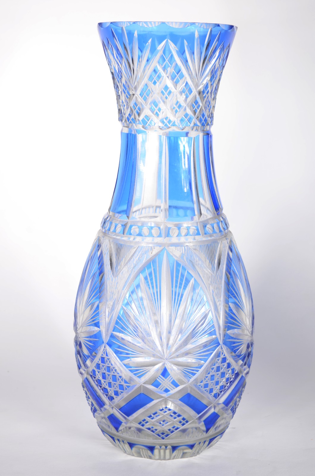 Dois vasos de cristal lapidado doublé azul. - foto 2 de 10