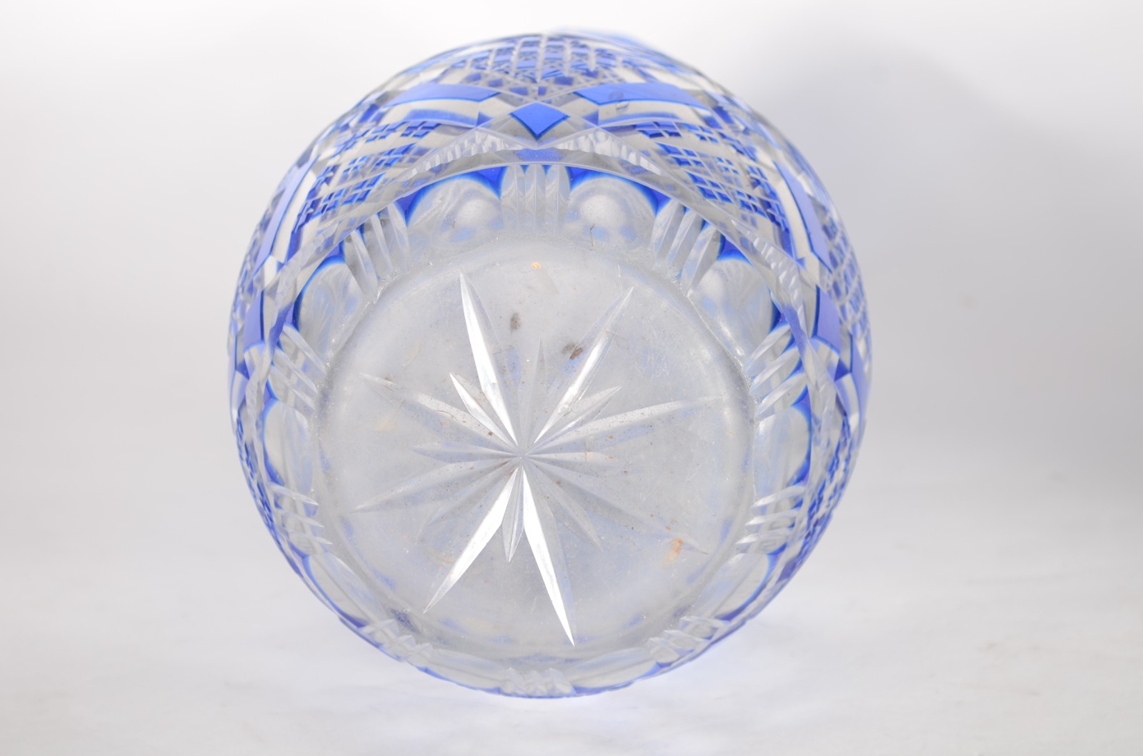 Dois vasos de cristal lapidado doublé azul. - foto 7 de 10