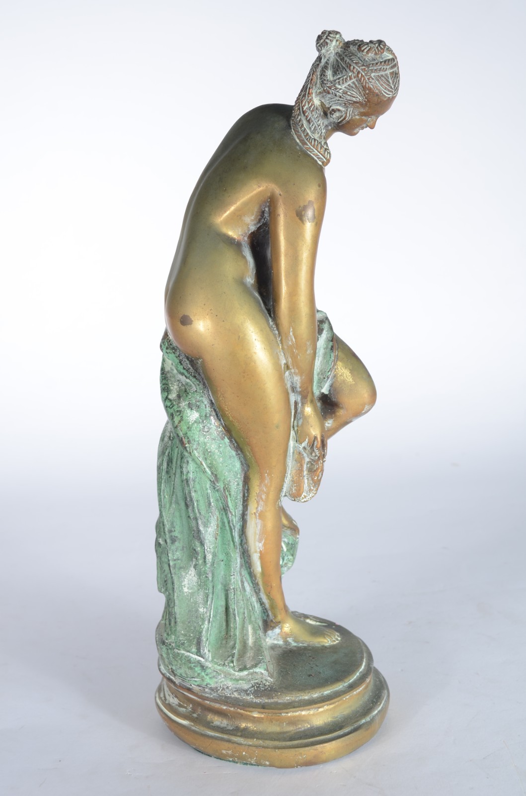 Escultura de bronze representando nu feminino. - foto 3 de 8
