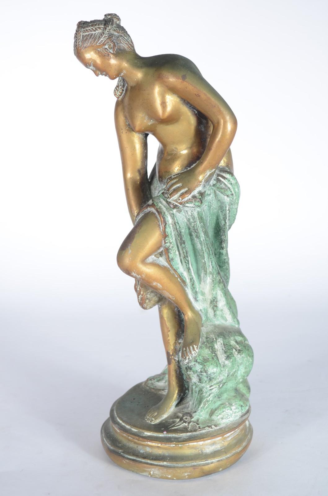 Escultura de bronze representando nu feminino. - foto 4 de 8