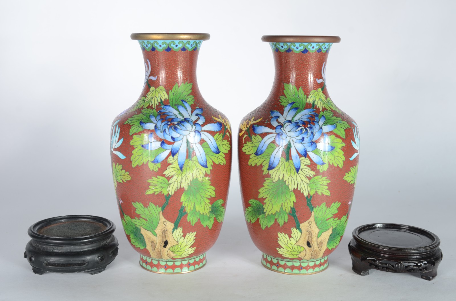Par de vasos de cloisoné chines, decoração floral em policromia sobre... - foto 4 de 6