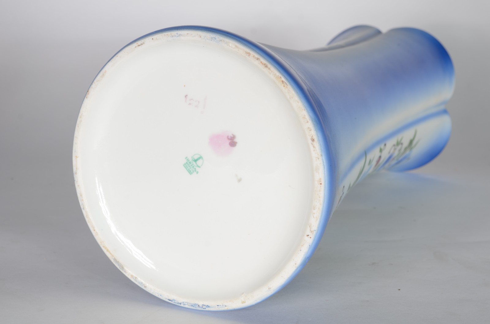 Vaso de porcelana polonesa azul degradé com flores em policromia... - foto 5 de 6