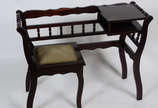 Mesa para telefone de madeira nobre com assento... - Mesa para telefone de madeira nobre com assento acoplado.

 