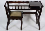 Mesa para telefone de madeira nobre com assento... - Mesa para telefone de madeira nobre com assento acoplado.

 