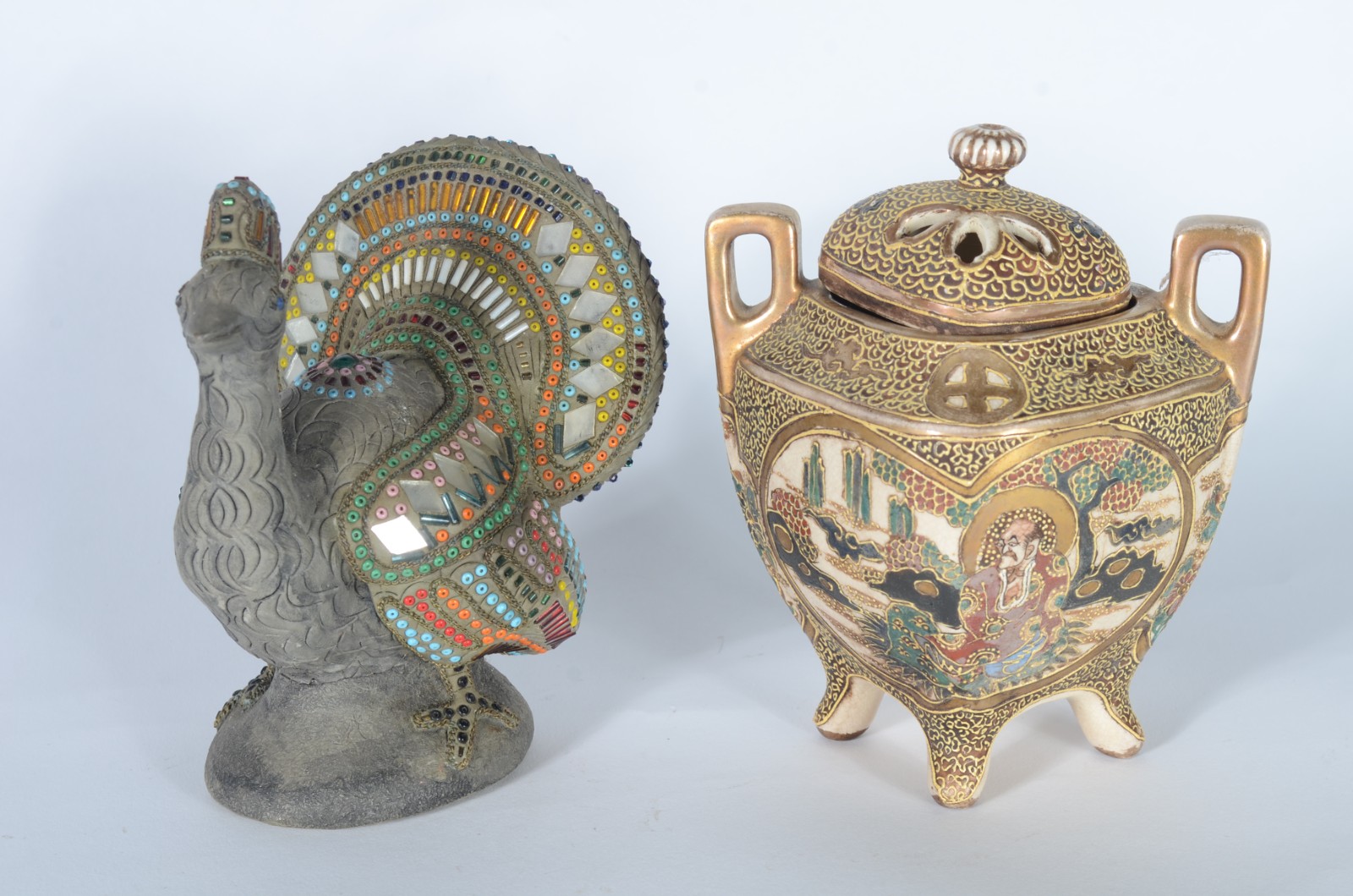 Três peças diversas, sendo: pato de porcelana, ânfora de porcelana... - foto 5 de 11