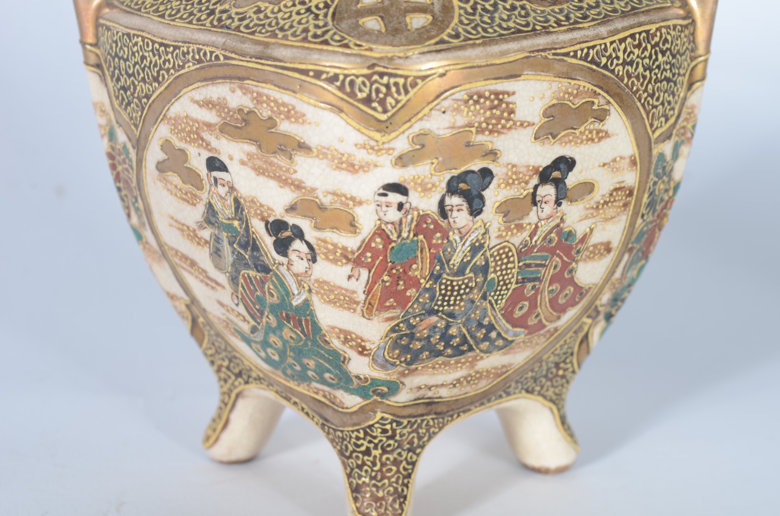 Três peças diversas, sendo: pato de porcelana, ânfora de porcelana... - foto 7 de 11