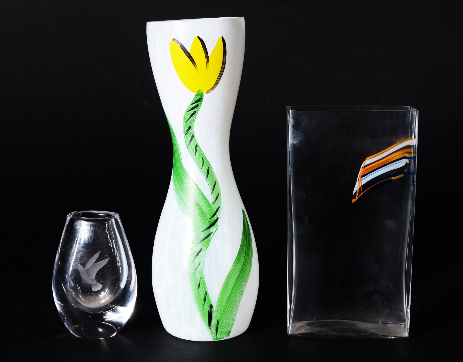 Três vasos suecos de vidro decorativo. - foto 1 de 8