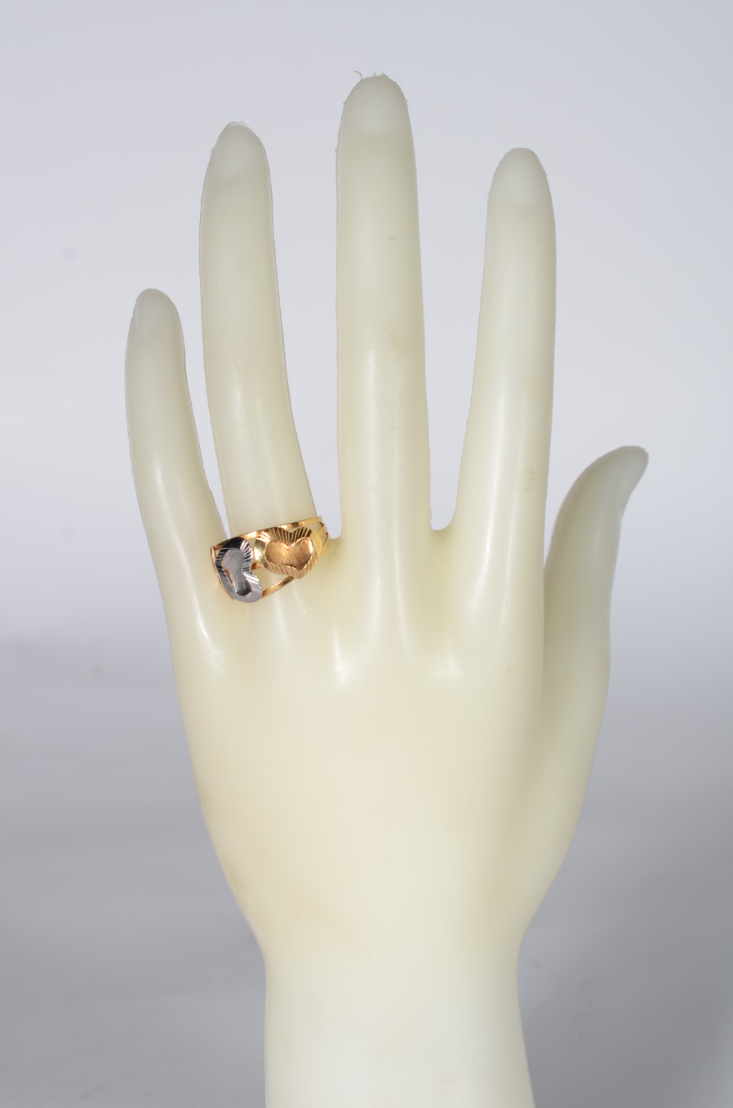 Anel de ouro 18 k., com 3 corações em ouro rose, amarelo e branco... - foto 5 de 6