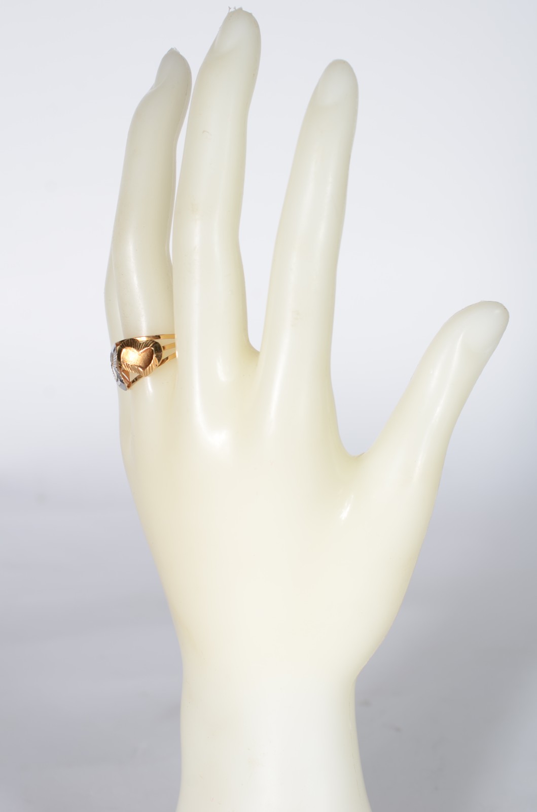 Anel de ouro 18 k., com 3 corações em ouro rose, amarelo e branco... - foto 6 de 6