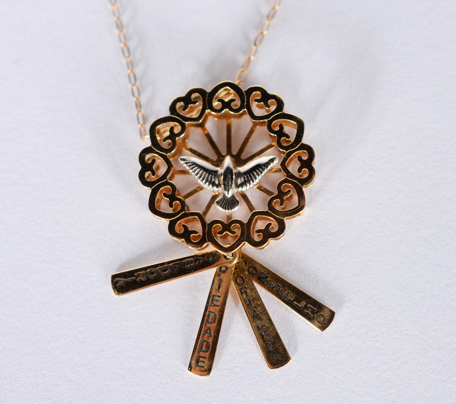 Colar com pendente feitio "mandala" com pomba da paz de ouro 18 k... - foto 1 de 7