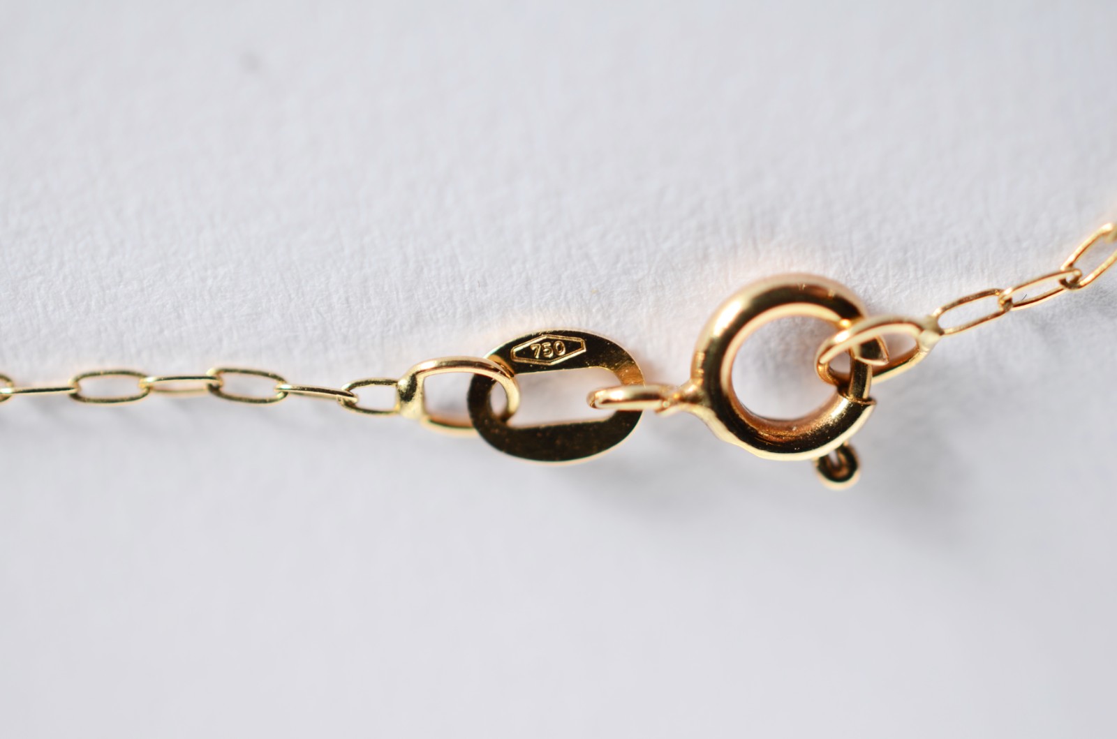 Colar com pendente feitio "mandala" com pomba da paz de ouro 18 k... - foto 5 de 7