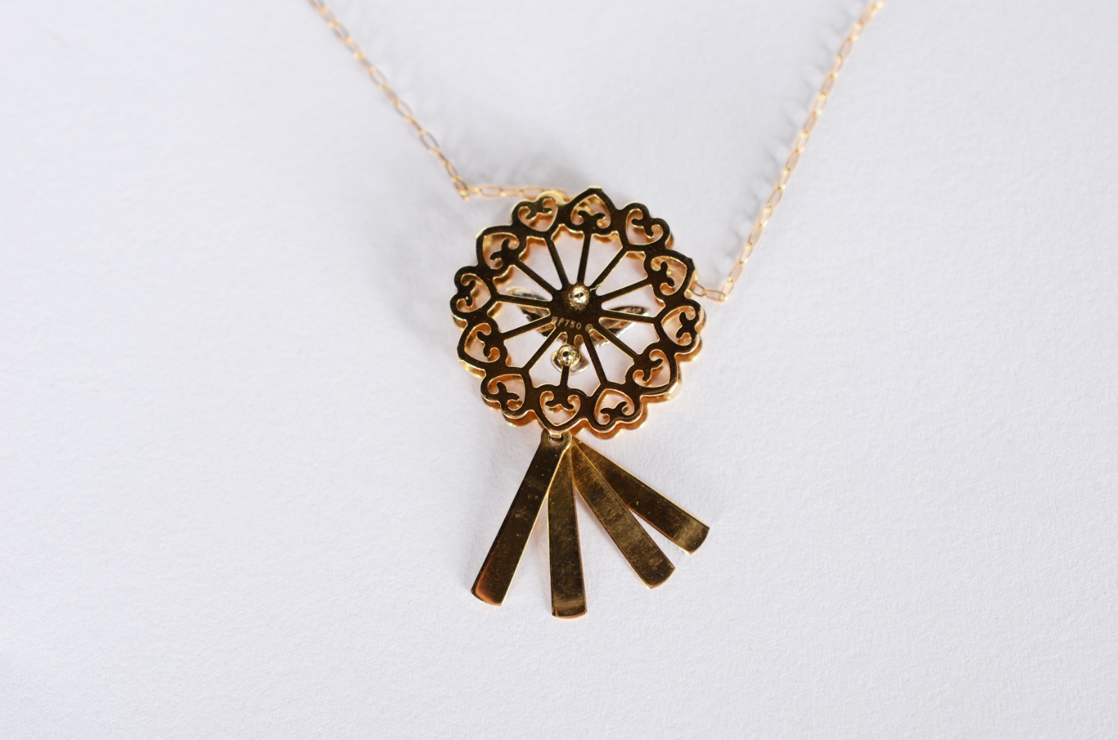 Colar com pendente feitio "mandala" com pomba da paz de ouro 18 k... - foto 6 de 7
