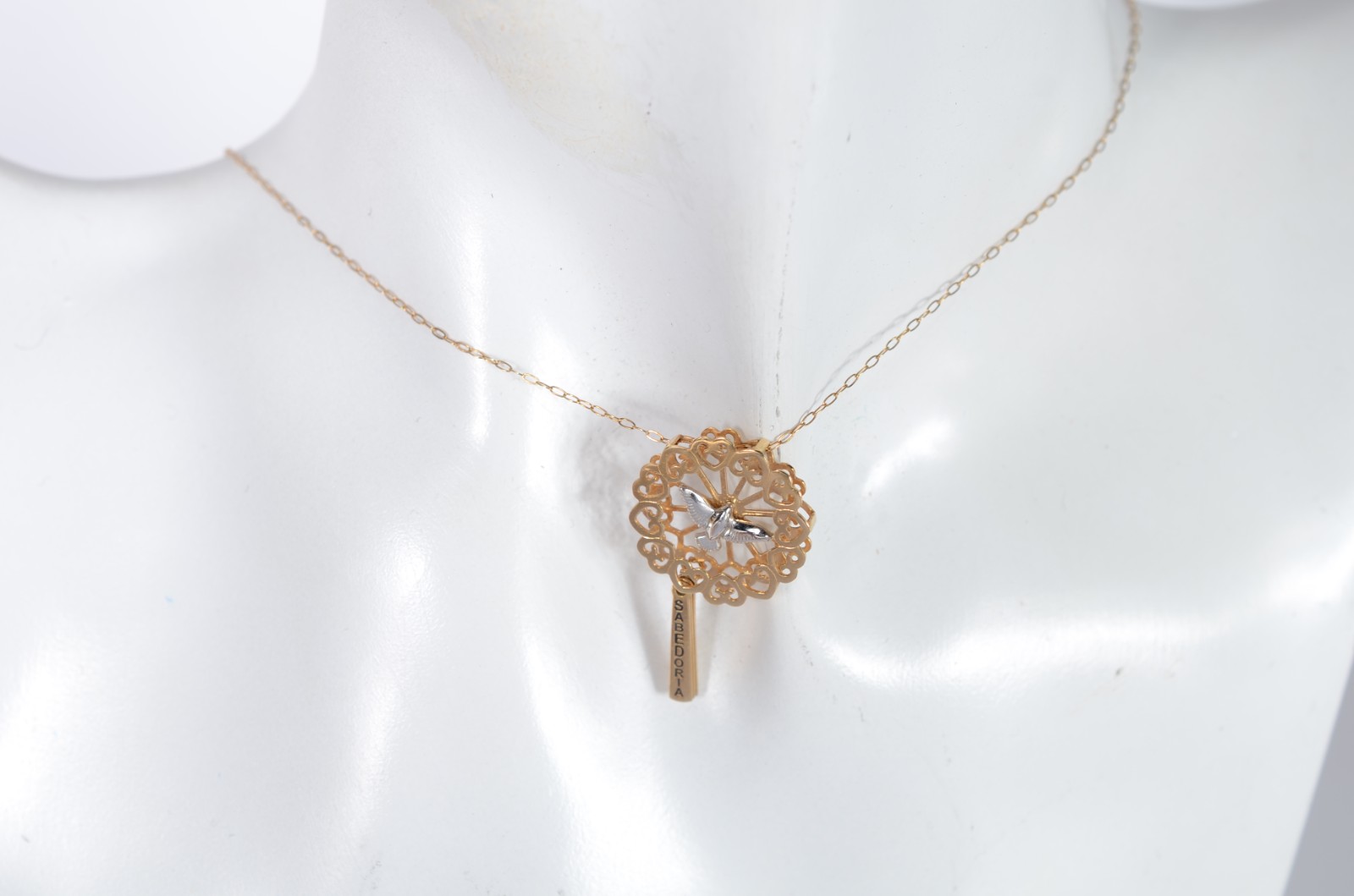 Colar com pendente feitio "mandala" com pomba da paz de ouro 18 k... - foto 7 de 7