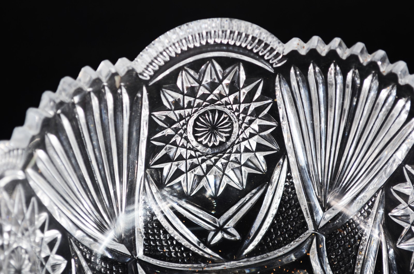Duas fruteiras de cristal europeu lapidado, bases de metal. - foto 7 de 10