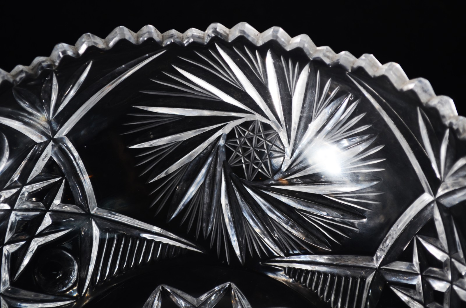 Duas fruteiras de cristal europeu lapidado, bases de metal. - foto 10 de 10