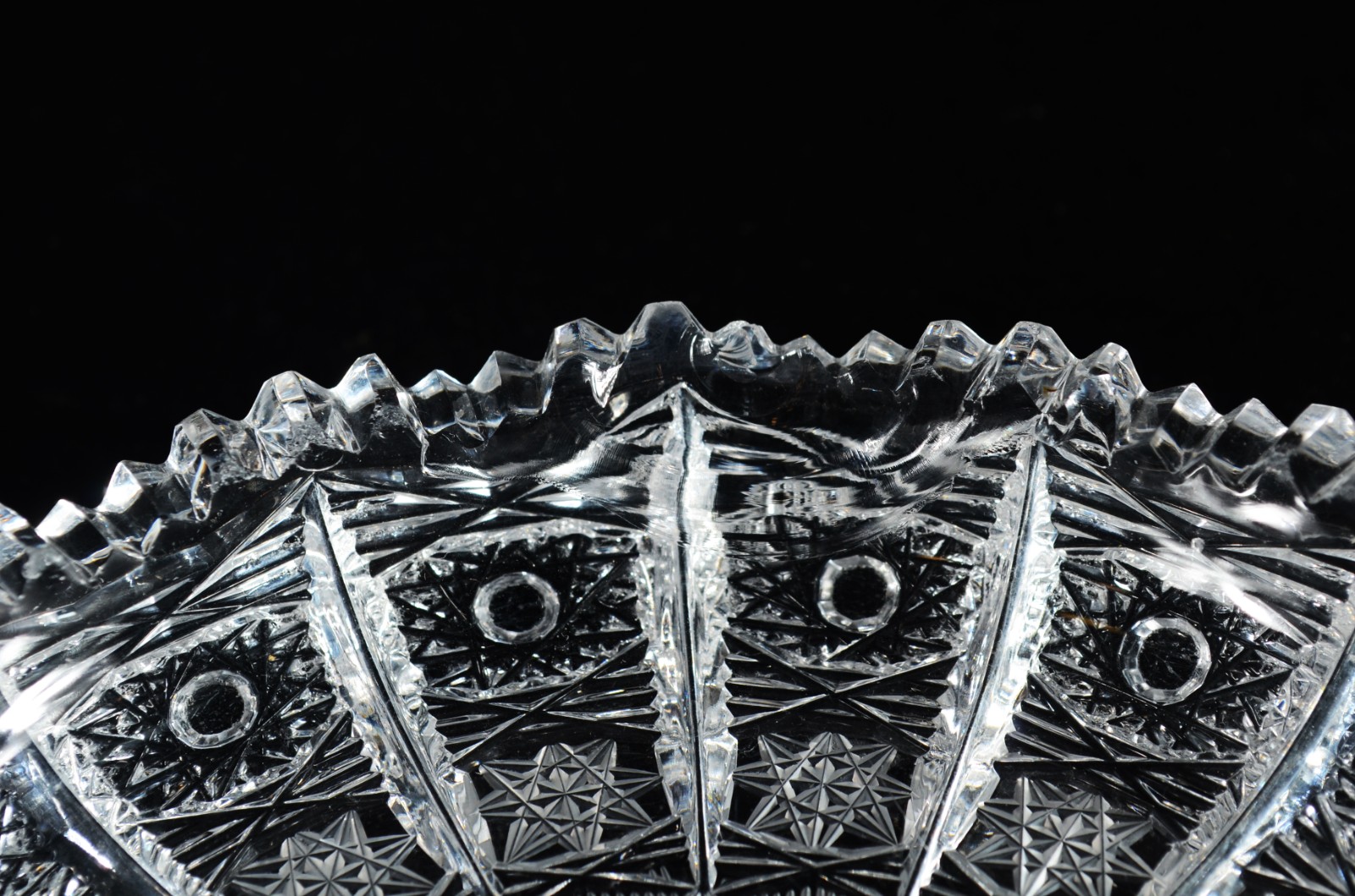 Conjunto com 12 pratinhos para sobremesa de cristal tcheco lapidado. - foto 9 de 9