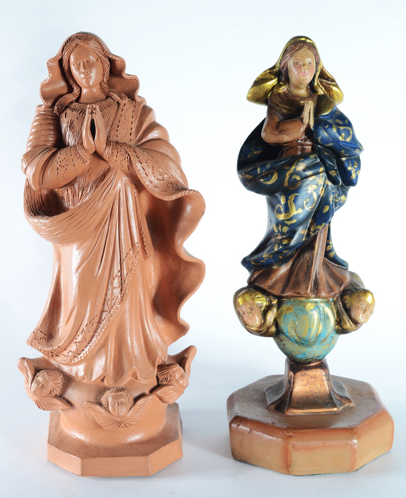 Duas imagens de Nossa Senhora da Conceição, sendo uma de gesso... - foto 1 de 9