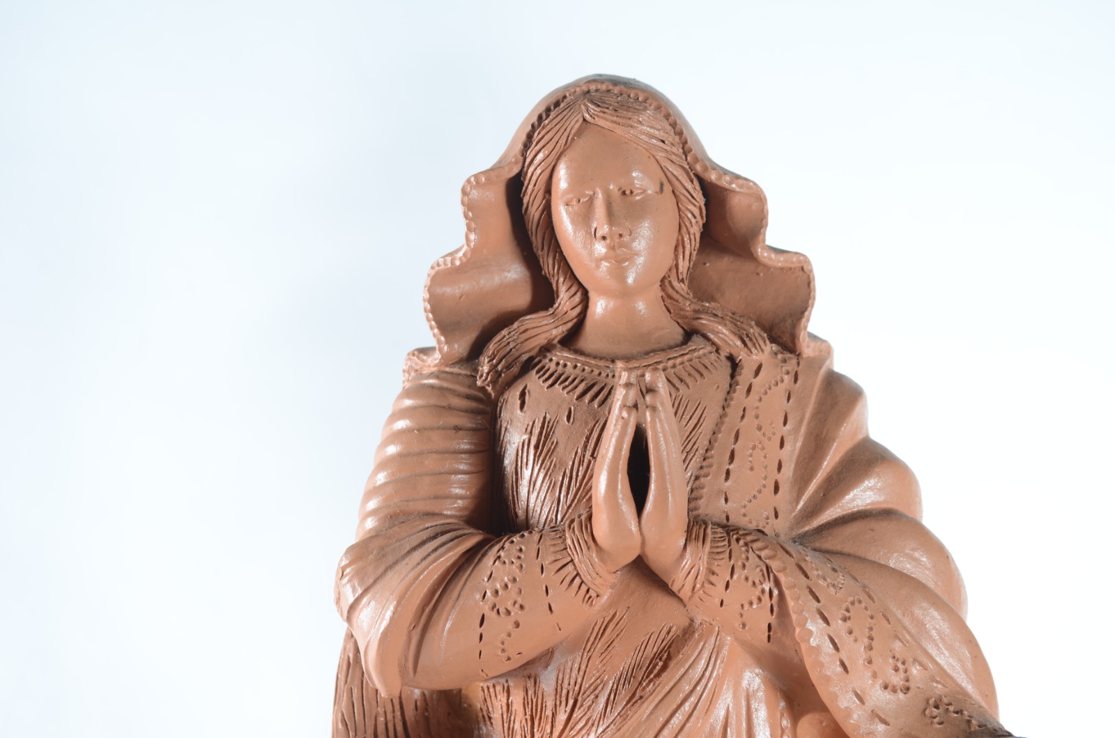 Duas imagens de Nossa Senhora da Conceição, sendo uma de gesso... - foto 2 de 9
