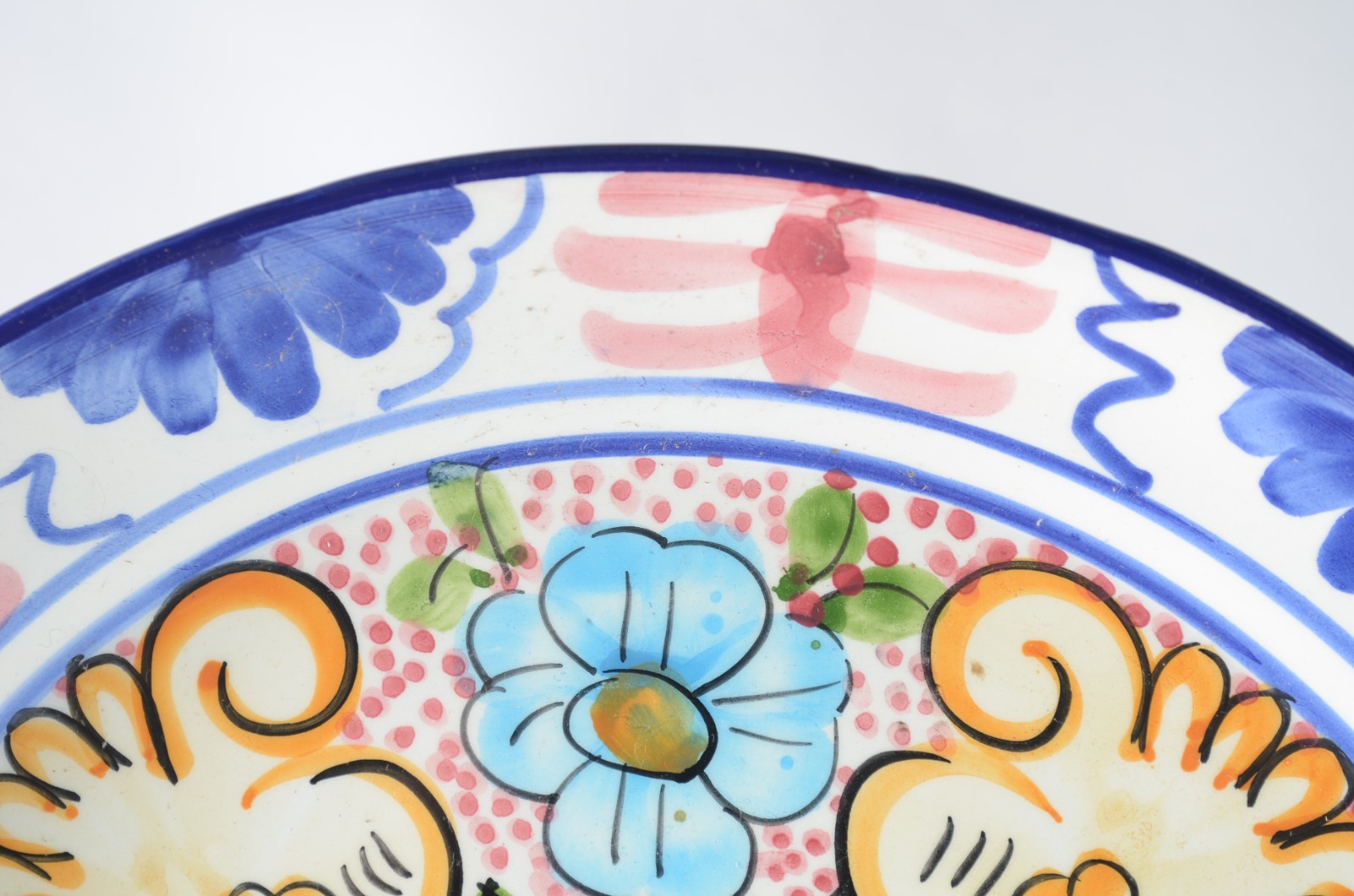Dois pratos de cerâmica espanhola Hnos Martinez decorados com flores... - foto 5 de 7