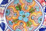 HNOS Martinez,  - Dois pratos de cerâmica espanhola Hnos Martinez, decorados com flores em policromia.