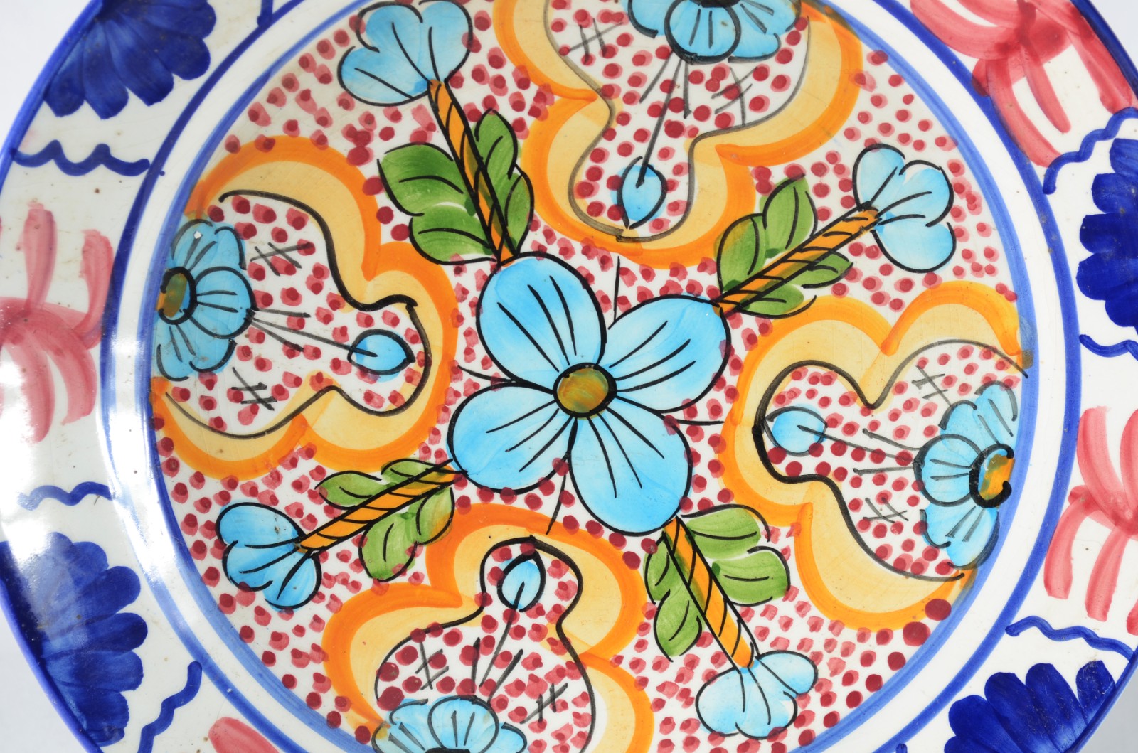 Dois pratos de cerâmica espanhola Hnos Martinez, decorados com flores... - foto 3 de 5