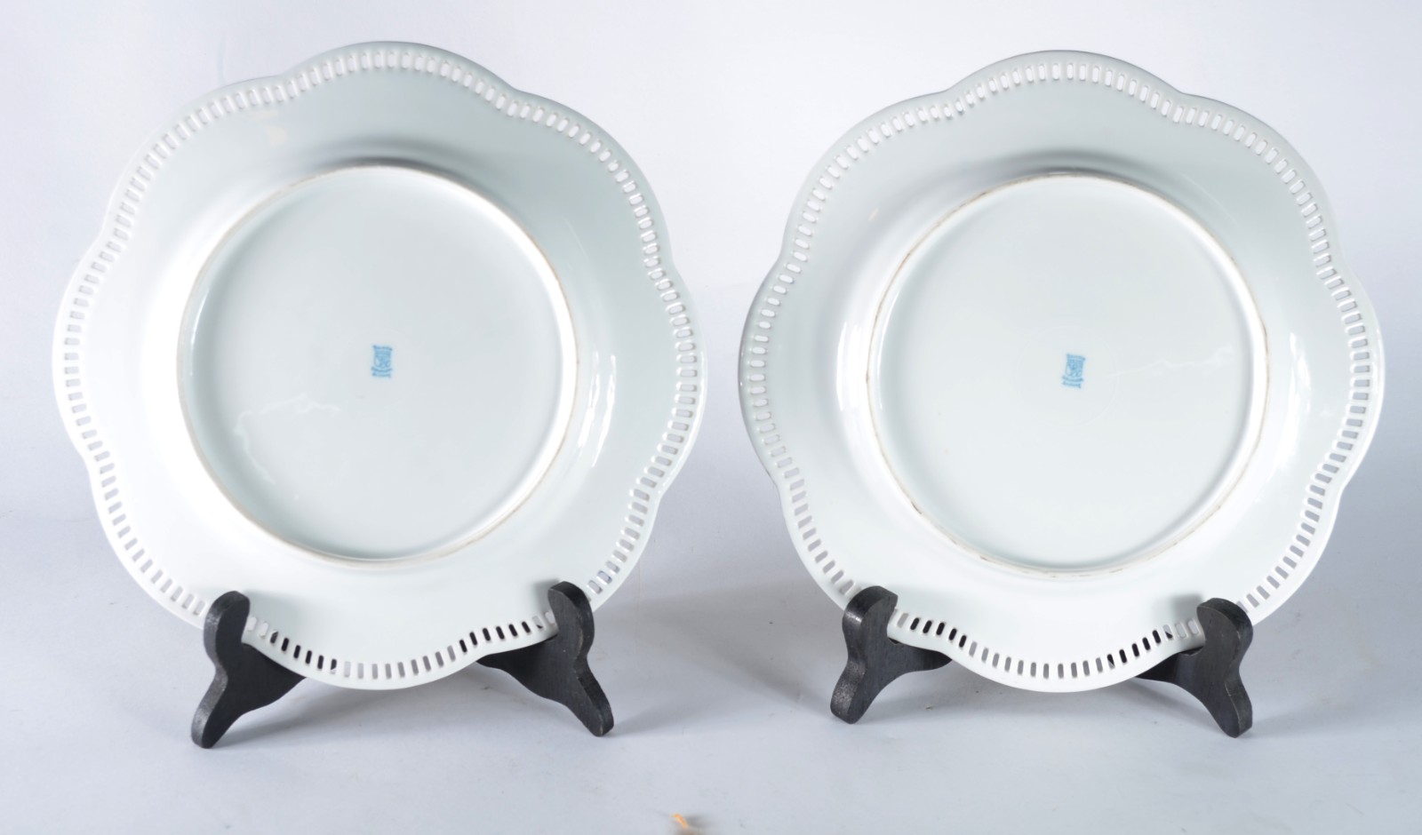 Par de pratos de porcelana alemã da Bavaria decorados com aves do... - foto 4 de 5