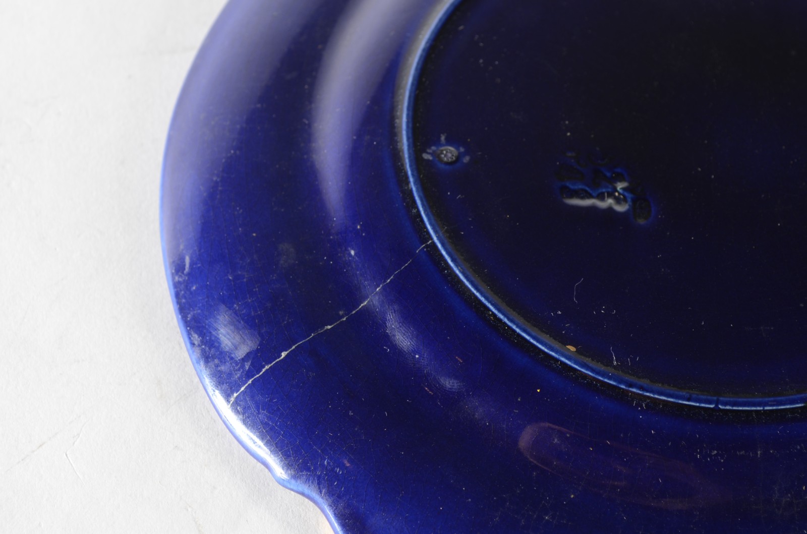 Duas peças, sendo: bomboneire feitio "ovo" de porcelana portuguesa... - foto 10 de 10