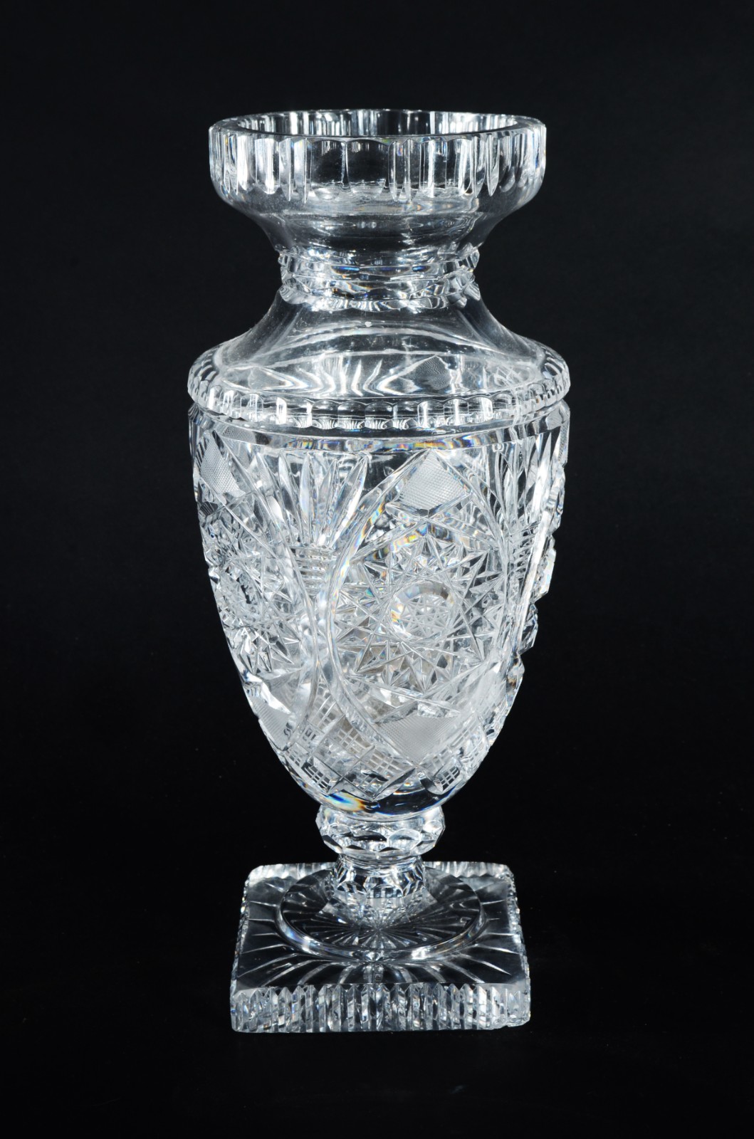 Vaso de cristal tcheco lapidado. Mínimos bicados. - foto 1 de 7