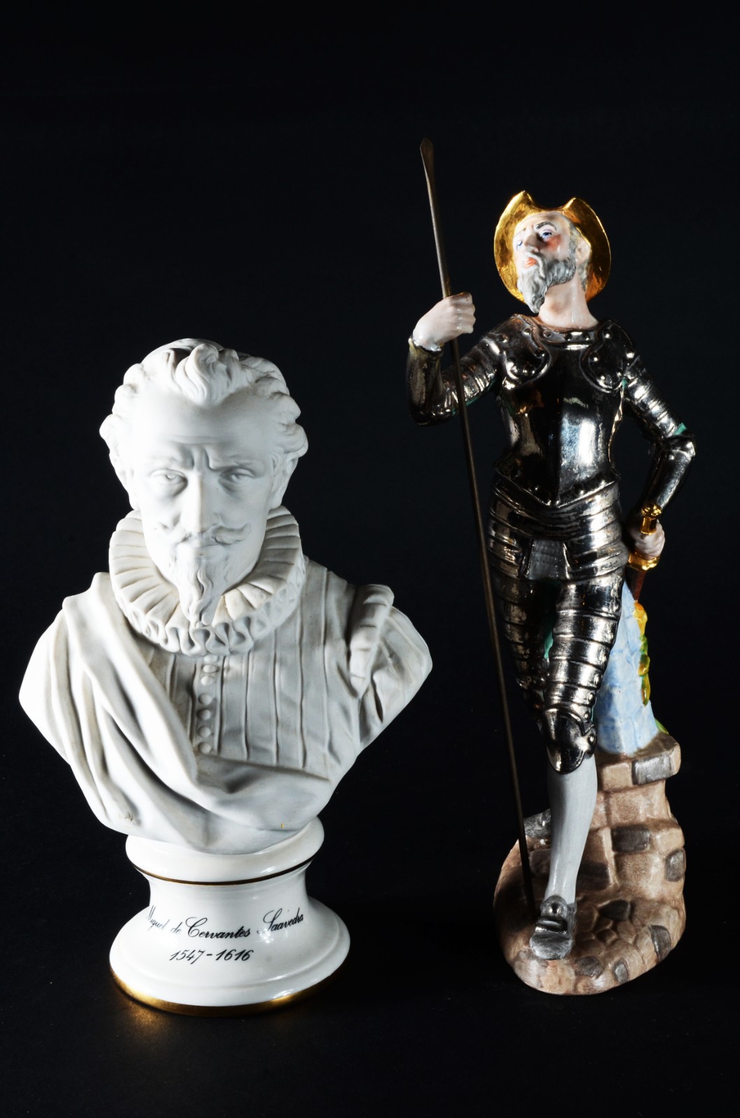 Duas esculturas de porcelana espanhola Sureda, sendo um busto de... - foto 1 de 11