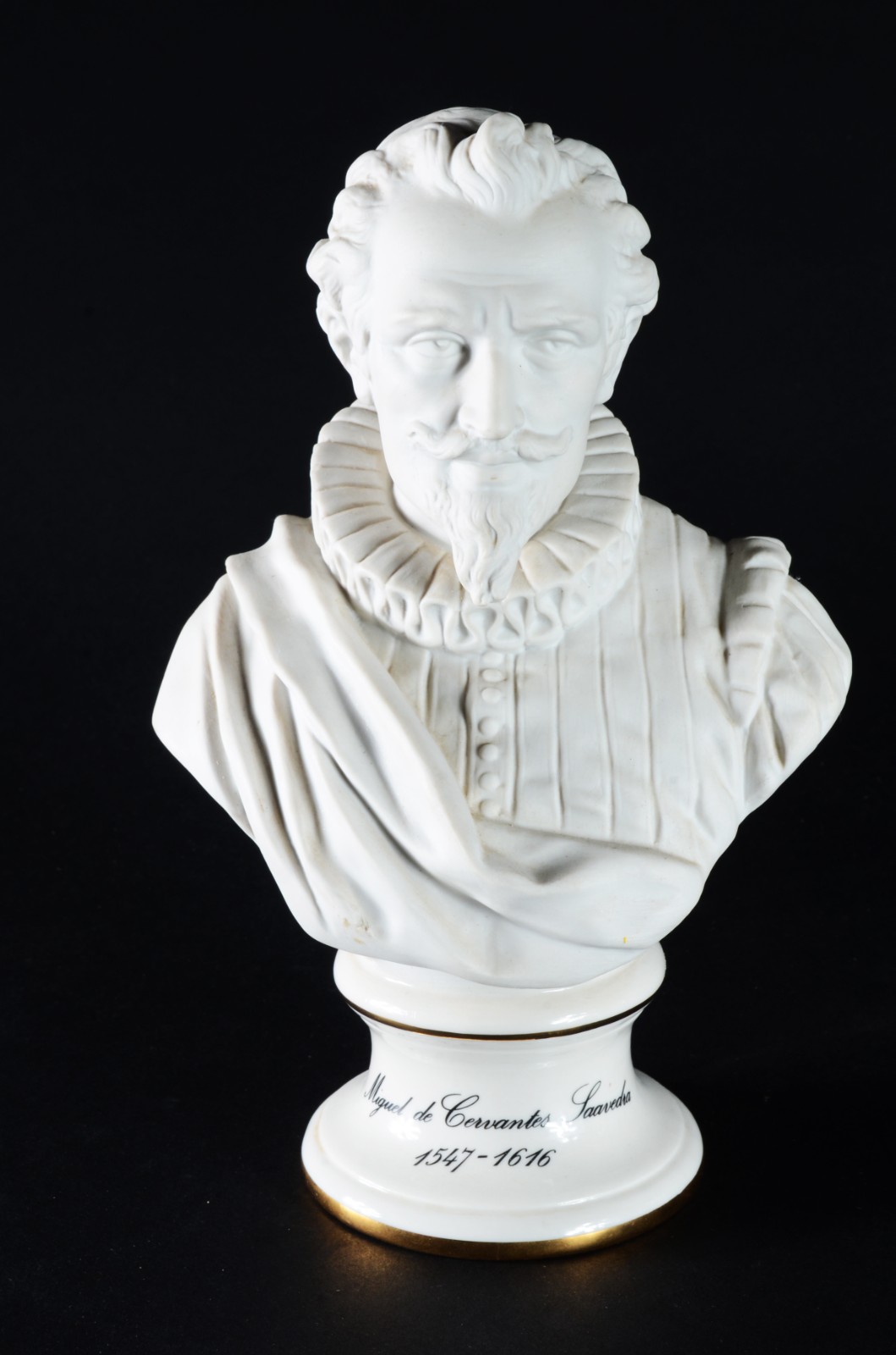 Duas esculturas de porcelana espanhola Sureda, sendo um busto de... - foto 2 de 11