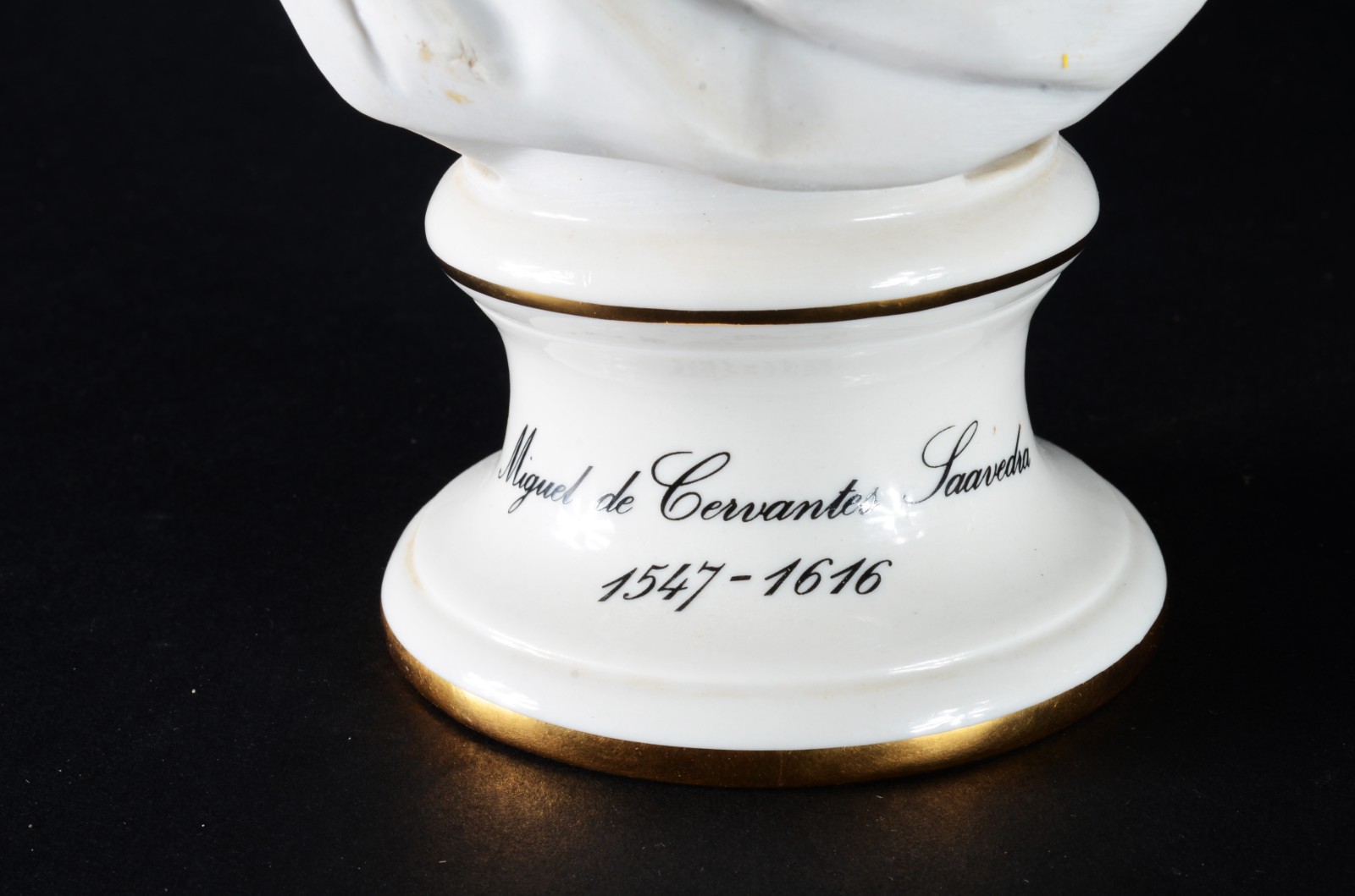 Duas esculturas de porcelana espanhola Sureda, sendo um busto de... - foto 4 de 11